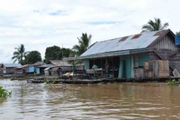 Rumah-Rumah Lanting yang terdapat di sekitar wilayah perairan Sungai Martapura. (sumber : kumparan.com)