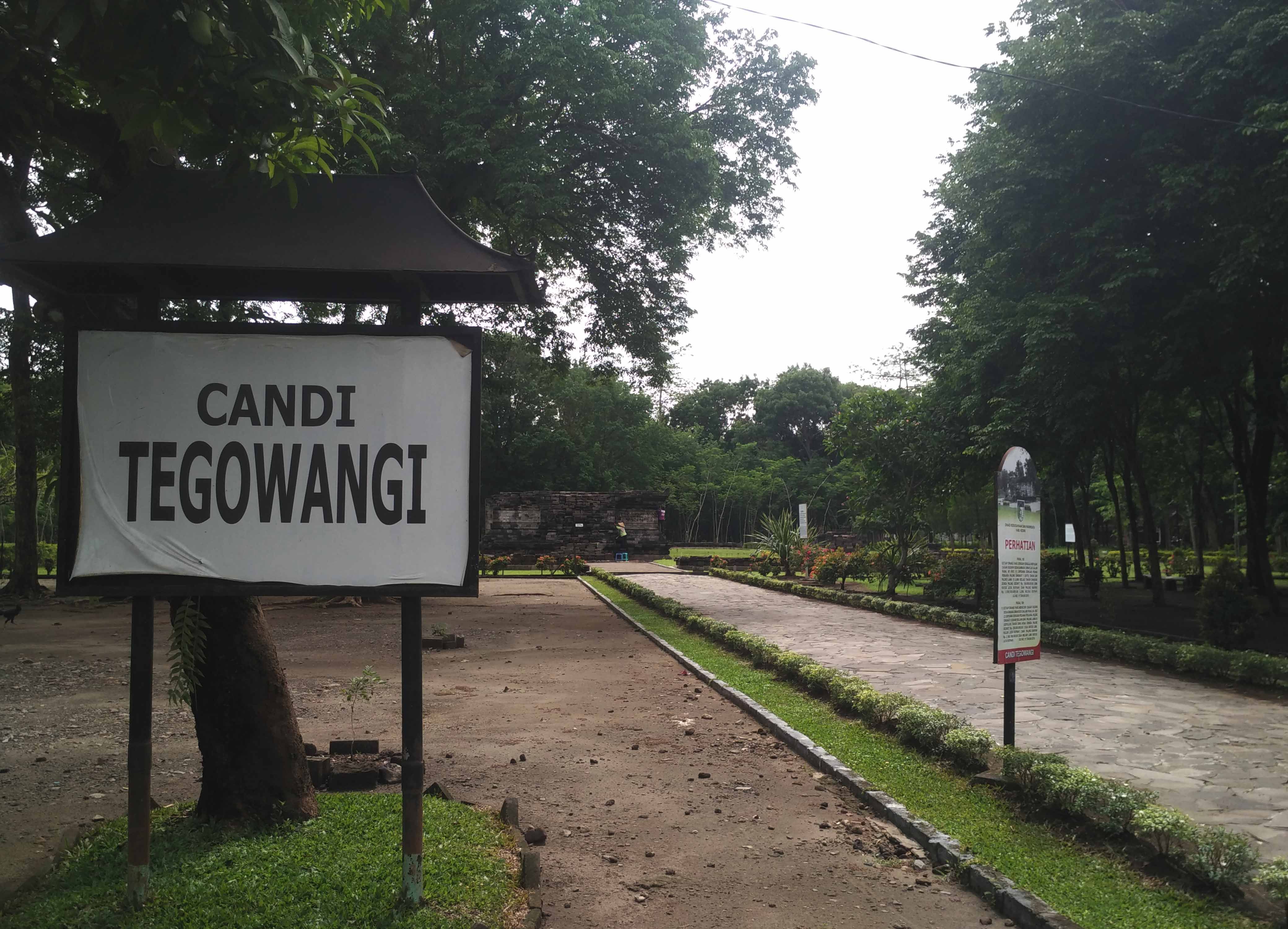 Pintu masuk Candi Tegowangi (foto: Luana Yunaneva)