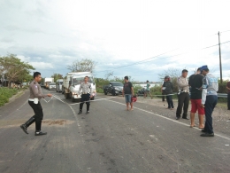 Satlantas Polres Bantaeng melakukan olah TKP atas kecelakaan lalu lintas di Ujung Katinting, Bantaeng (09/02/2019).