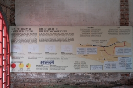 Catatan sejarah tentang Batik Tiga Negeri, termasuk peta perjalanan pewarnaan batik ini, mulai dari memberi warna biru di Pekalongan, coklat di Solo dan merah di Lasem. | Dokumentasi Pribadi