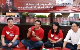 Ima Mahdiah duduk di samping mantan Gubernur DKI Jakarta, Basuki Tjahaja Purnama atau Ahok di Meruya Utara, Jakarta Barat, Rabu (30/1/2019).(KOMPAS.com/ KURNIA SARI AZIZA)