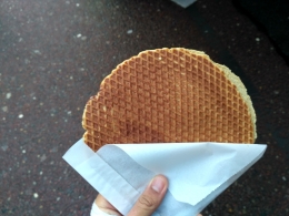 Stroopwafels XXL with nutella and caramel spread, super yummy! Photo by Hallora