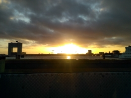 Sunset di kapal ferry, Photo by Hallora