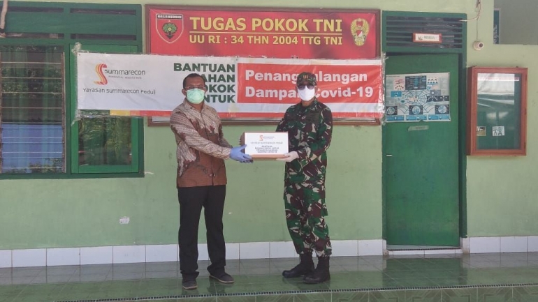 Summarecon Mutiara Makassar (SMM) salurkan bantuan berupa sembako ke Koramil 1408-11/Bky, yang di wakili Wadanramil 11/Bky, Kapten Inf Muhammad Amir. 