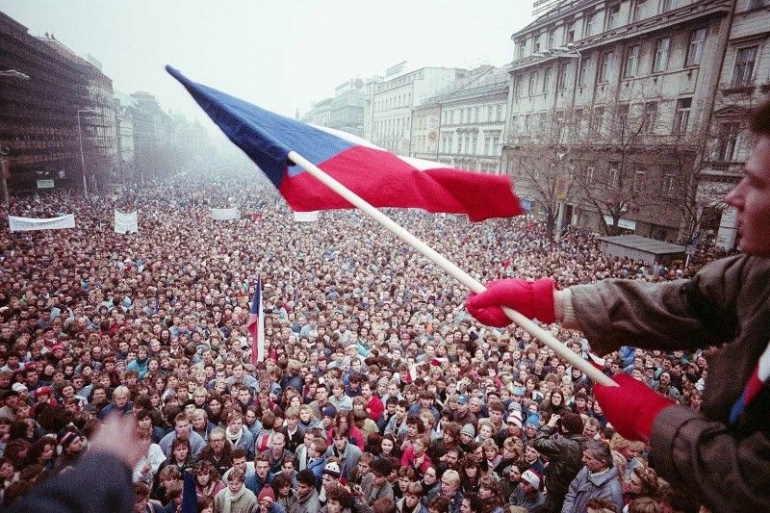 Revolusi Beludru Saksi Bisu Bubarnya Cekoslovakia - Kompasiana.com