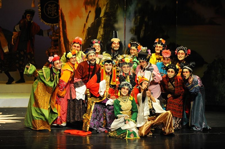 Fungsi Tata Rias Bergaya Tionghoa Pada Pementasan Naskah N Riantiarno Halaman All Kompasiana Com Fungsi Tata Rias Bergaya Tionghoa Pada Pementasan Naskah N Riantiarno Halaman All Kompasiana Com