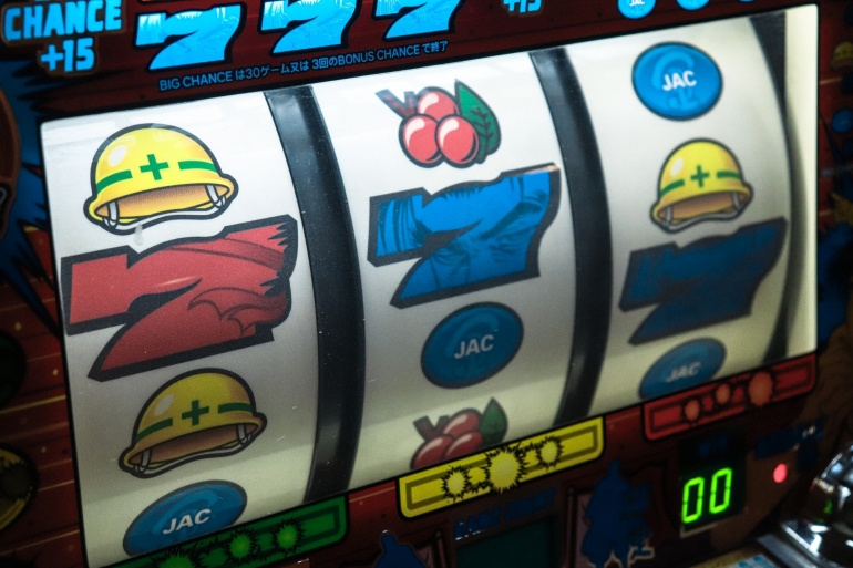 Ilustrasi mesin slot (slot machine) (unsplash/dear)