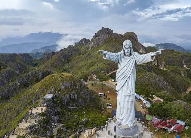 Bukan di Luar Negeri, di Samosir Kini Ada Patung Kristus Tertinggi di Dunia Halaman 1 - Kompasiana.com