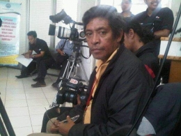 Ketika masih jadi reporter di lapangan bersama wartawan lainnya dalam satu acara jumpa pers (sok pribadi Nur Terbit)
