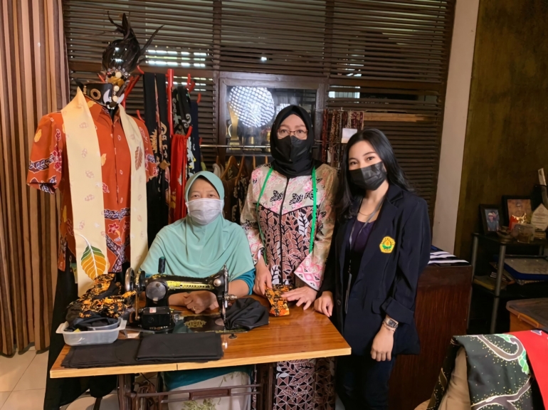 Menaikan Peminat Sembari Melestarikan Batik Khas Daerah Pada Galeri Pendalungan Oktavos Fashion Kompasiana Com<script async src=