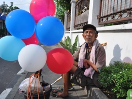 Ilustrasi Penjual Balon di Seberang Jalan| foto: Kuniawan Eka Mulyana /Tagar.id