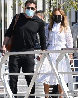 Hubungan CLBK antara Jennifer Lopez dan Ben Affleck menjadi berita hangat dan ditunggu kelanjutannya oleh media | Foto: gettyimages via people.com
