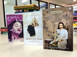 Ilustrasi beragam sampul buku Cantik Itu Luka, Eka Kurniawan. (sumber: @sastragpu/Twitter)