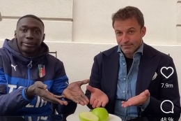 Khaby Lame bersama legenda Juventus Alessandro Del Piero dalam videonya. | IG @khaby00 via Kompas.com