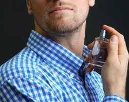 Penggunaan Parfum Untuk Mendukung Penampilan. | Sumber: depositphotos.com
