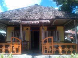 Rumah Adat Hatuwe, tempat menyimpan pusaka leluhur Marga Hatuwe di Negeri/Desa Kaitetu. FMaluku Tengah. Sumber: Wuri Handoko/Balar Maluku (2012)