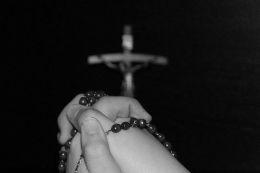 Puisi untaian doa rosario (Foto : pixabay.com/Myriams-Fotos)
