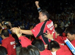 Hendrawan saat menjadi penentu gelar juara Piala Thomas 2002. (Foto: AFP)