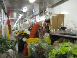 dokpri.workshop florist di deck bawah menyatu dengan frozen room