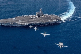 Konflik laut Tiongkok Selatan melibatkan langsung Amerika dengan mengerahkan Kapal Induk Ronald Reagan. Photo: Kaila V. Peters/U.S. Navy  