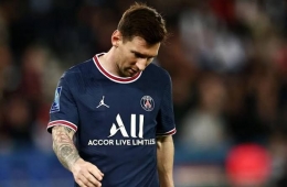 Potret ekpresi kecewa Mess saat di tarik keluar lapangan saat berhadapan dengan Lille di liga Prancis | (dok. inews.id)