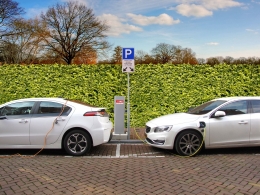 Pertimbangkan 3 hal ini sebelum membeli mobil listrik | Foto: pixabay/Joenomias---