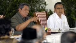 Presiden SBY memimpin rapat sekgab koalisi partai pemerintah (sumber: nasional.tempo.co)