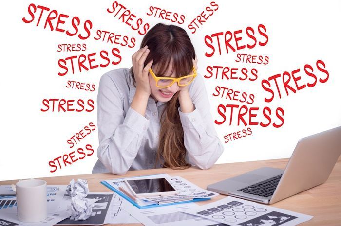 Ketika seseorang sedang mengalami stress kerja (Sumber: tipskerja.com)