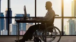 Penyandang Disabilitas Yang Berkutat Dengan Komputer | Sumber Tempo.co