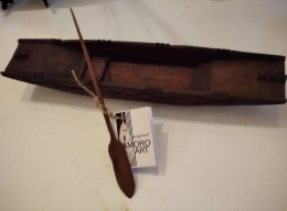 Ukiran perahu, alat transportasi suku Kamoro (dokumentasi pribadi)