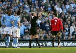 Ronaldo kartu merah di Derby Manchester/ foto: sportskeeda