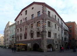 Foto: Hotel Goldener Adler di kota Innsbruck, Austria. (Sumber foto: Wikipedia)