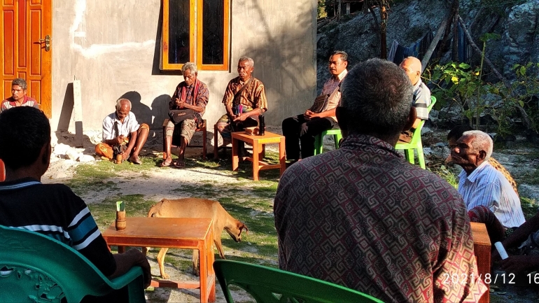 Salah satu pertemuan membahas genealogi Suku Dawan | Dokumentasi Neno Anderias Salukh