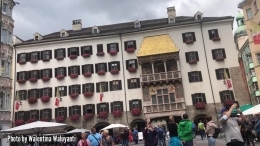Foto: Bangunan Neuer Hof, disebut juga bangunan beratap emas di kota Innsbruck. (Photo by Walentina Waluyanti)