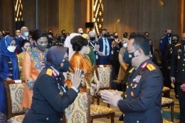Kapolri Jenderal Listyo Sigit Prabowo dan Brigjen Ida Oetari, Wakapolda Kalimantan Tengah. Foto: Didik Wiratno