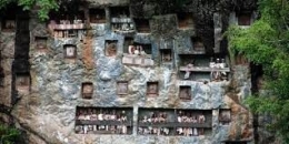 Kompleks pemakaman khas Toraja (Sumber gambar: Kompas.com)
