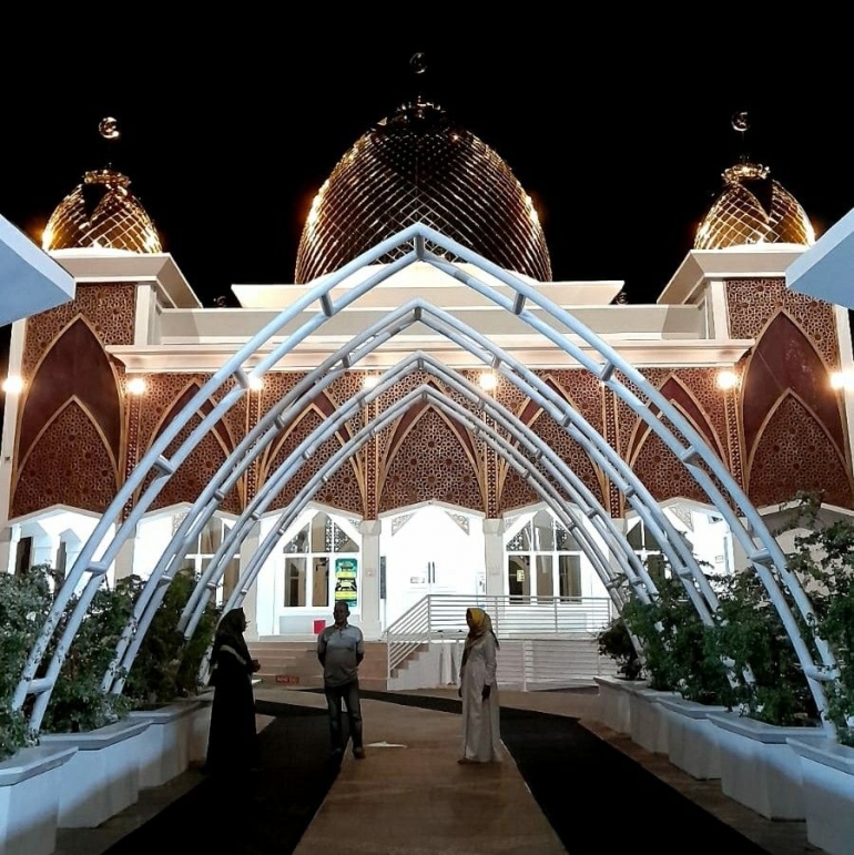 Masjid Terapung Pantai Carokok Pesisir Selatan Sumbar. (Ilustrasi). Foto Her