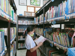 Sebuah perpustakaan desa yang dimanajemeni dengan baik (Sumbe rgambar: Dokumentasi pribadi). 