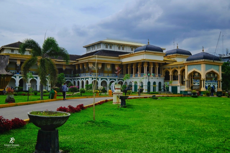 Istana Maimun Medan yang indah. Sumber: dokumentasi pribadi