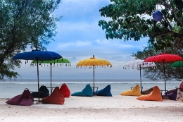 Pantai di Pulau Lombok, Sumber: anekawisata.com