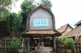 Pintu masuk ke Desa Sade, Lombok (sumber : website Indonesia Travel)