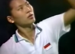 Verawaty Fadjrin saat tampil di final Piala Uber 1981/ foto tangkapan layar channel YouTube Mynah Bird 