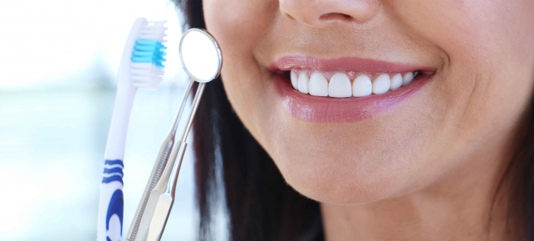 Menjaga kesehatan gigi dan mulut sama dengan menjaga kesehatan seluruh tubuh kita. (Dok. Freepik/Racool_studio)