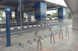 Tempat parkir sepeda di area Stasiun MRT ASEAN (foto by widikurniawan)