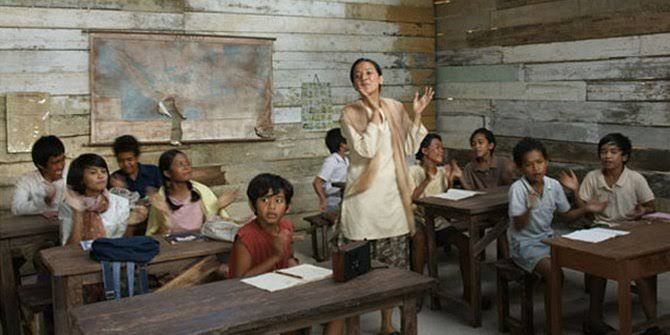 Tuhan, sejahterakan dan bahagiakan guru-guru kami | sumber foto: adegan film laskar pelangi dok. miles films