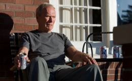 Clint Eastwood dalam film Gan Torino. Photo: Anthony Michael Rivetti/Warner Bros. Pictures    