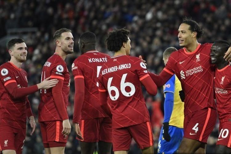 Van Dijk mencetak gol ke-4 Liverpool ke gawang mantan klubnya dulu, Southampton (Foto AFP/Oli Scarff via Kompas.com). 