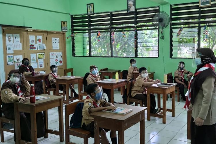 SDN Kenari 08 Jakarta Pusat mulai menjalani pembelajaran tatap muka pada Rabu (7/4/2021) pagi ini. (KOMPAS.COM/Ihsanuddin)