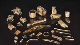 Berbagai potongan logam yang berbentuk tidak beraturan pernah digunakan sebagai mata uang (Sumber: https://ancient-archeology.com)