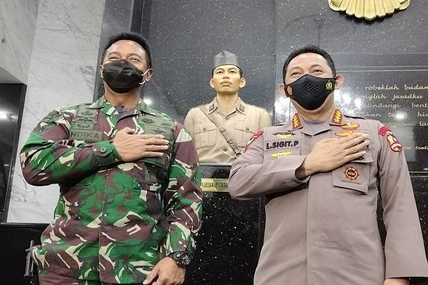 Jenderal TNI Andhika Perkasa dan Kapolri Jenderal Polisi Listyo Sigit Prabowo (Sumber: cnnindonesia.com)